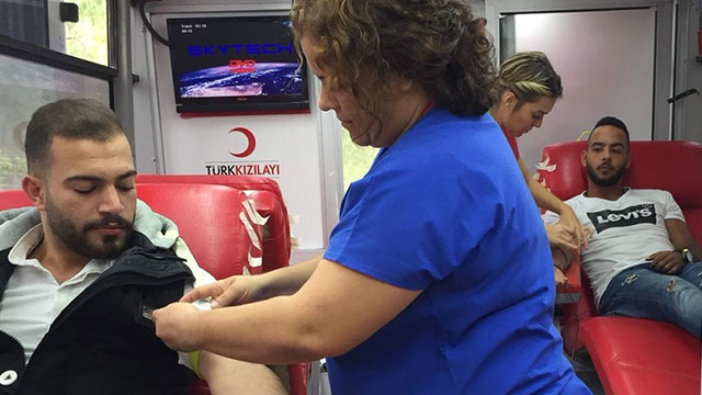 DAÜ Halkla İlişkiler ve Reklamcılık Bölümü Öğrencilerinden ve Kuzey Kıbrıs Türk Kızılayı’ndan Anlamlı Bağış