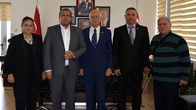 Kuzey Kıbrıs Türk Kızılay Derneği yöneticileri İsmail Arter’i ziyaret etti