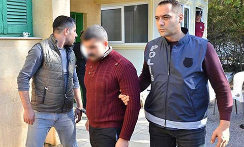 İşledikleri yerin mutfağını soydular