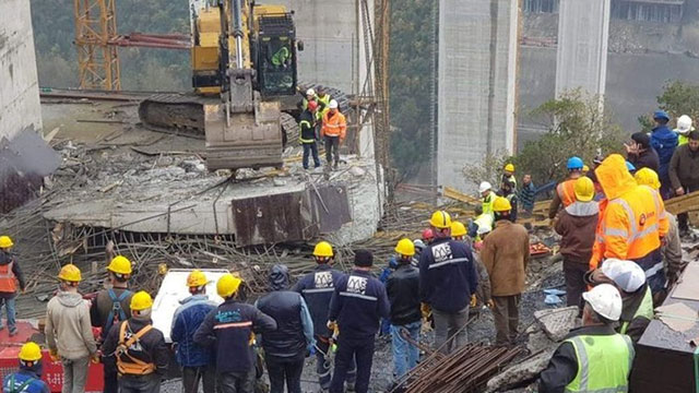 Türkiye'de viyadük çalışmaları sırasında işçilerin üstüne beton blok düştü!