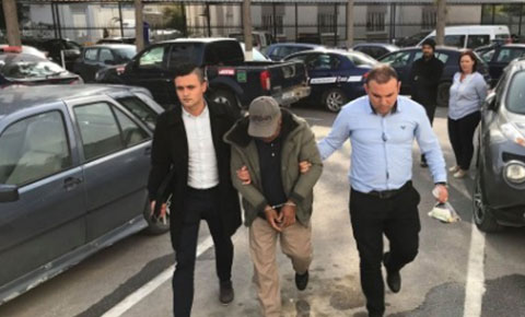 ‘Mezarlık faresini’ şüpheli hareketleri yakalattı