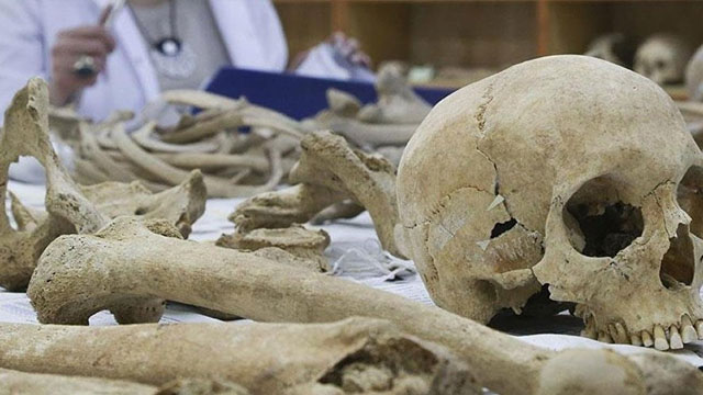 Hindistan'da insan iskeletleriyle trene binmeye çalışan kişi yakalandı