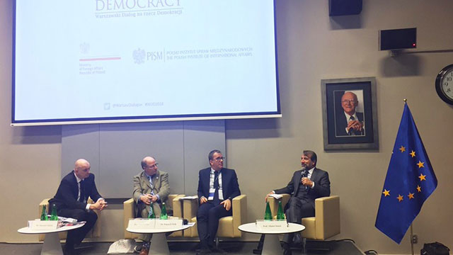 DAÜ’lü Akademisyen Prof. Dr. Sözen “Varşova Demokrasi İçin Diyalog 2018 Konferansı”nda konuşma yaptı