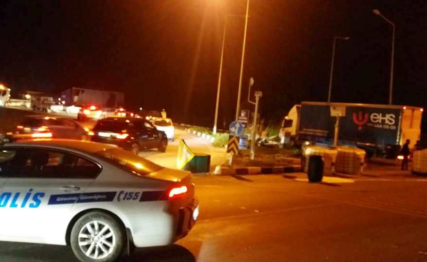 Yola sıvı sabun döküldü.. Trafik felç oldu..