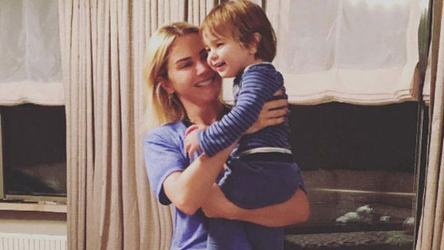 Ece Erken çılgına döndü! Oğlu banyodayken...