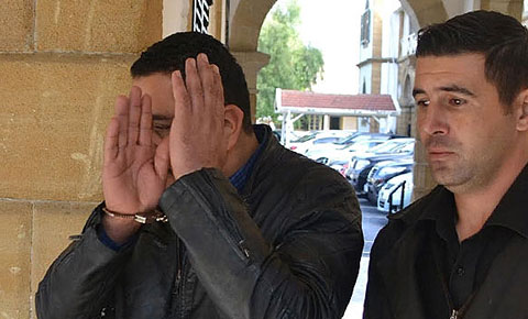 Müşterilerden alıp cebe atmış