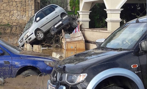 Girne’de Vunı Palace otel'de büyük hasar