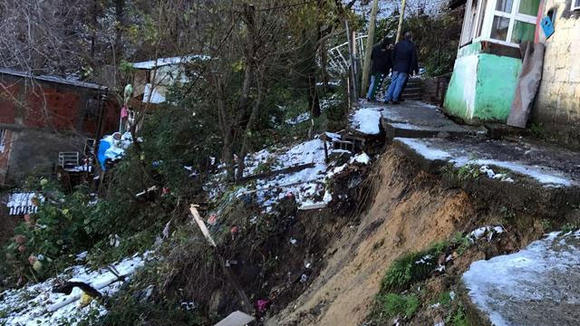 Zonguldak'ta heyelan nedeniyle 11 ev boşaltıldı