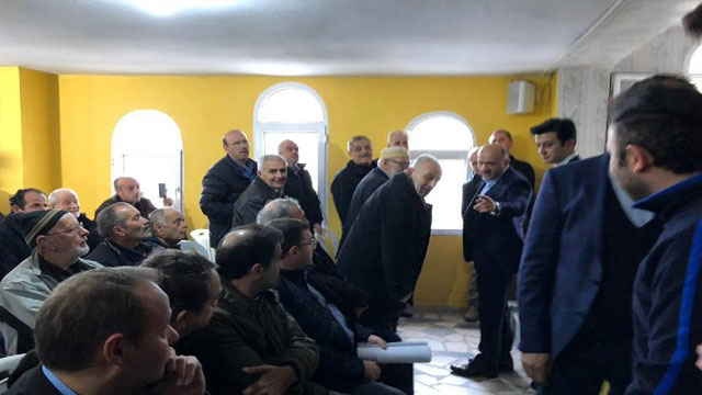 Gergin anlar! AK Partili Fikri Işık, dışarı attırdı