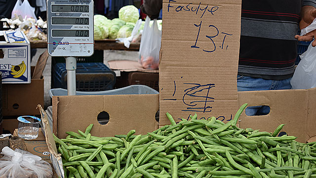Vatandaş uzaktan izliyor: Taze fasulye 13 lira