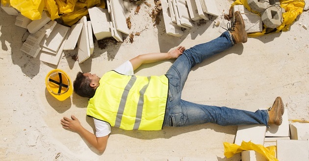 22 yaşındaki işçi inşaattan düştü!