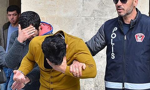 Arabada yakalandılar