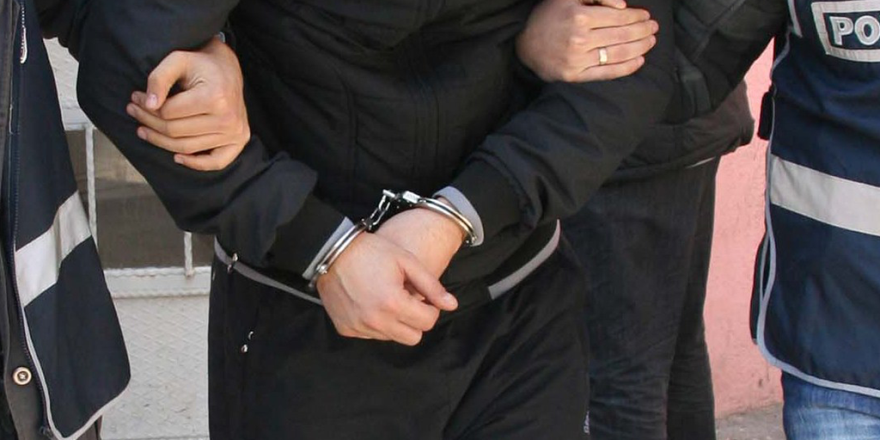 Kırık şişe parçası ile boğazını kesti