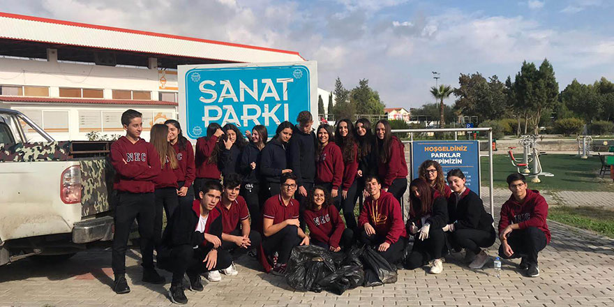 Yakın Doğu Koleji öğrencileri çevre temizliği yaparak örnek oldular…