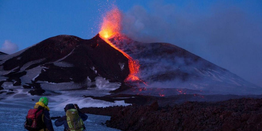 İtalya'da Etna'dan sonra Stromboli yanardağı da faaliyete geçti