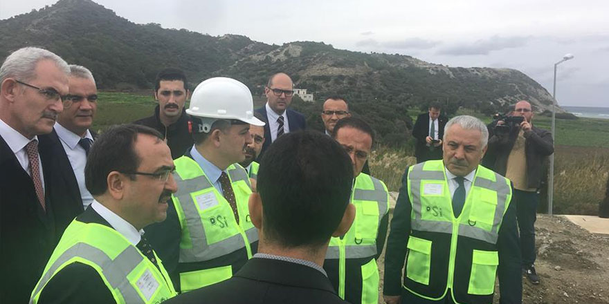 Pakdemirli ve beraberindeki heyet incelemelerde bulunuyor