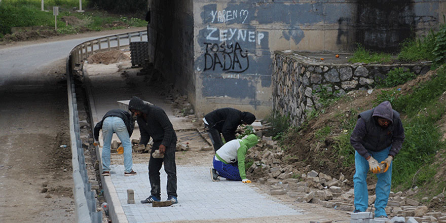 Alt geçitte kaldırım çalışmaları sürüyor