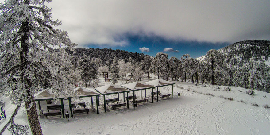 Troodos’ta kar ve sis, Platres’te dolu