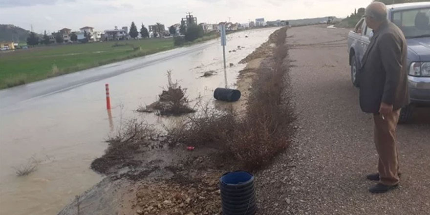 İskele’de köprü yıkıldı