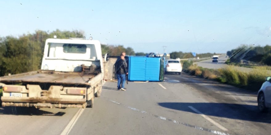 Refüjü aşıp karşı şeride geçti.