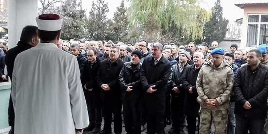 “İmamlar okullarda, camiler boş”