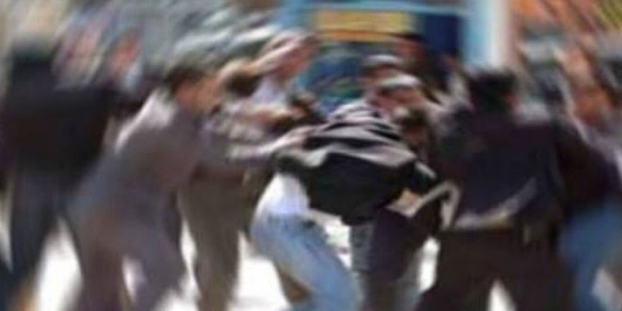 Lefkoşa Atatürk caddesinde iki grup tartıştı, iki kişi yaralandı