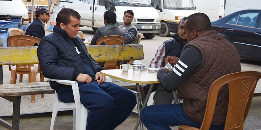 Yüz sene geriden geliyoruz