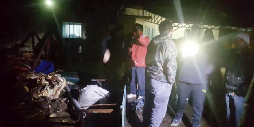 Yenierenköy’de hortum ağaçları söktü