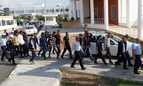 Denizin ortasında bırakıldılar