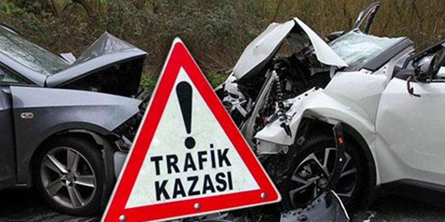 2 araç yüz yüze çarpıştı: 4 kişi yaralandı