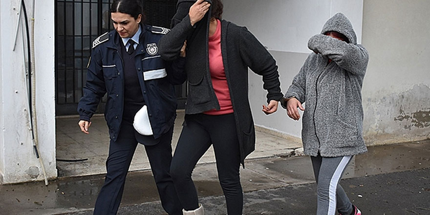 Cebindeki 4 bin TL’yi zorla aldılar