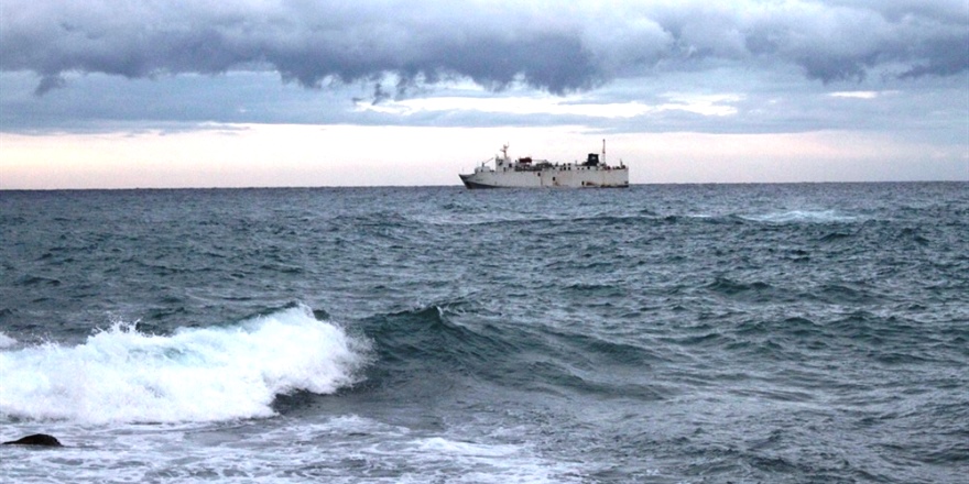 Fırtına nedeniyle bazı gemiler Girne açıklarına demirledi