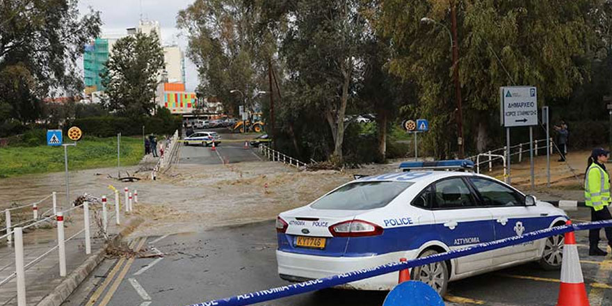 Kanlı Dere asfalttan aktı