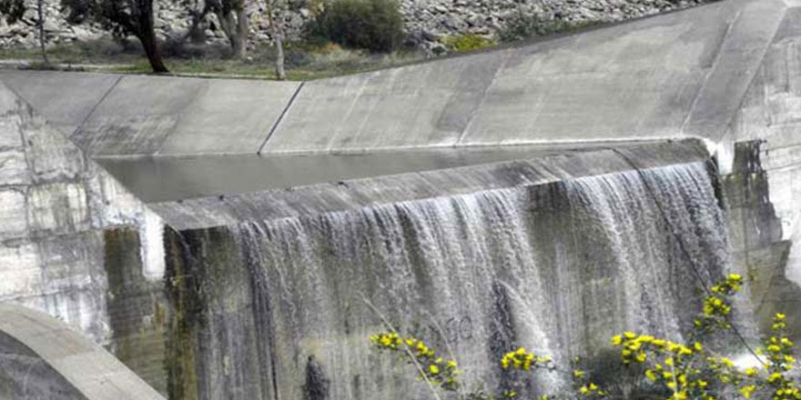 Arminou Barajı taştı!