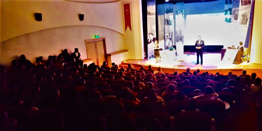 Esaretten özgürlüğe” isimli oyun öğrencilerle buluştu