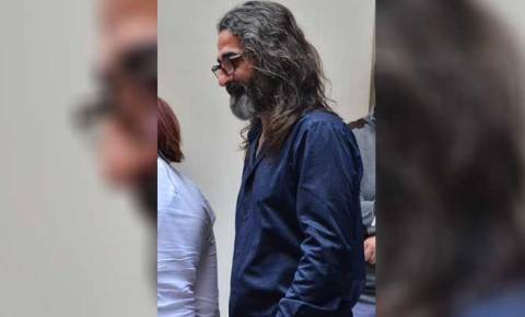 Konsomatris kızları ilişkiye zorladı