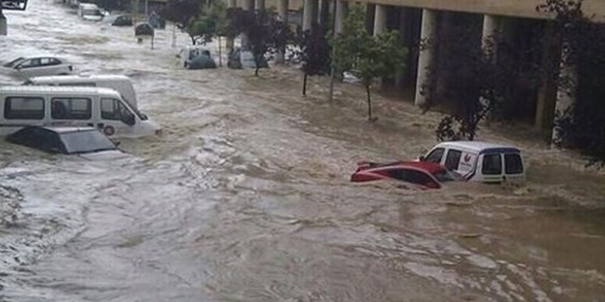 İspanya'da şiddetli yağış 3 can aldı