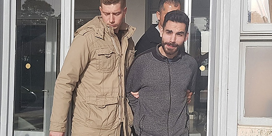 Eczaneden hap çaldı