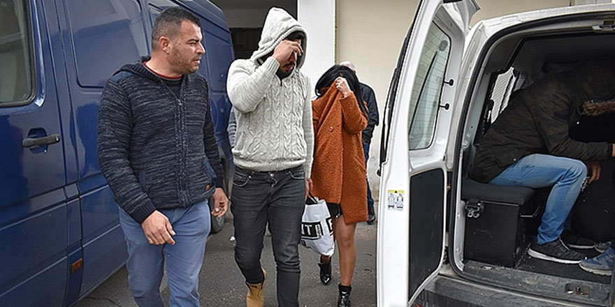 2 kişinin dişi, 1 kişinin köprücük kemiği kırıldı