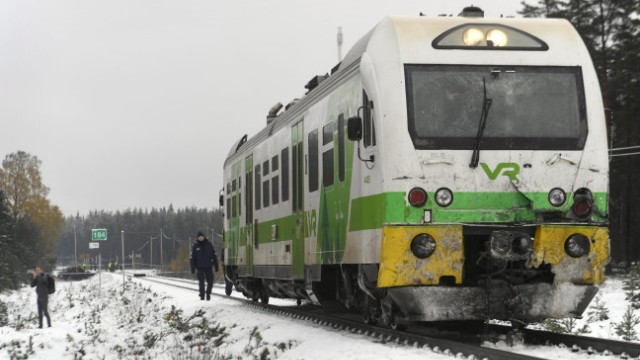 Finlandiya'da tren kazası... Tren askeri araca çarptı, 3'ü asker 4 kişi öldü