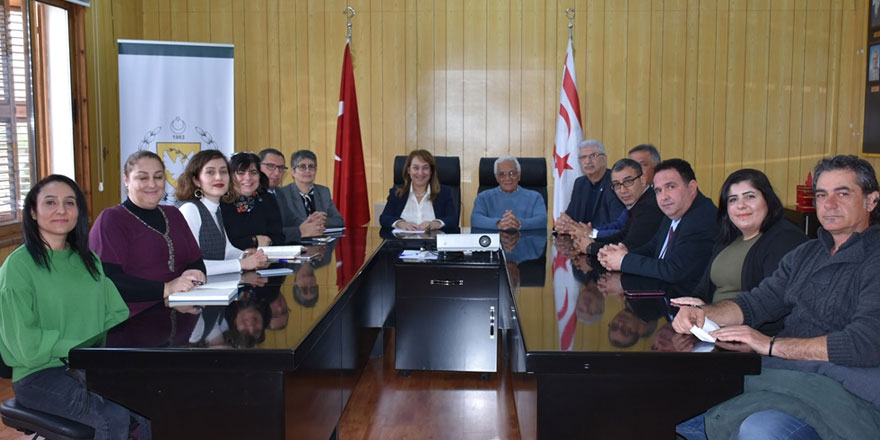 112 Acil sağlık hizmetleri’ne hayat verenlere plaket takdim edildi