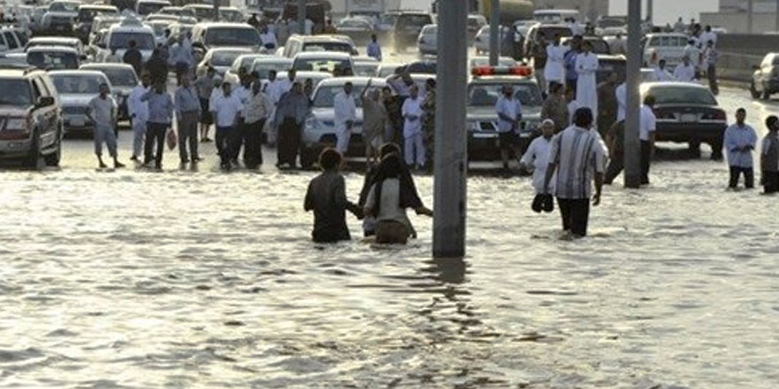 Arabistan'da sel: 12 ölü