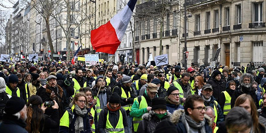 Fransa’da sarı yelekliler 12. kez sokaklarda