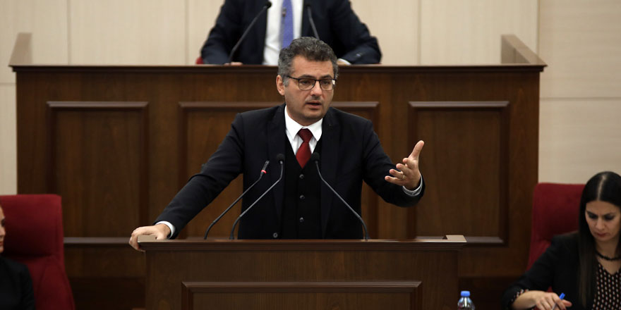 “Sabah 9’dan beri buradayız. Ama bize bilgi verilmeden bu metin okunuyor”
