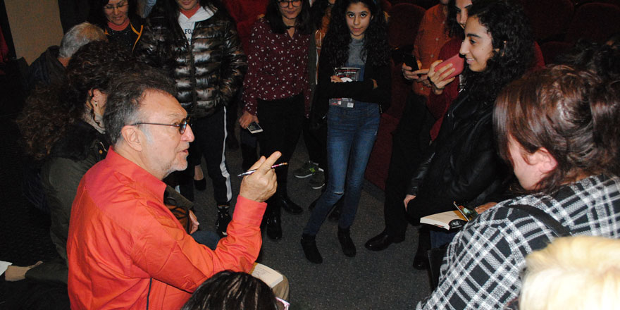 Tamer Levent Girne Belediyesi Oda Tiyatrosu’na konuk oldu