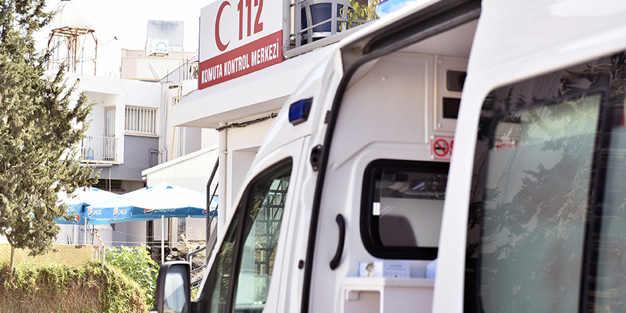Zeytin toplarken beton zemine düşüp ağır yaralandı
