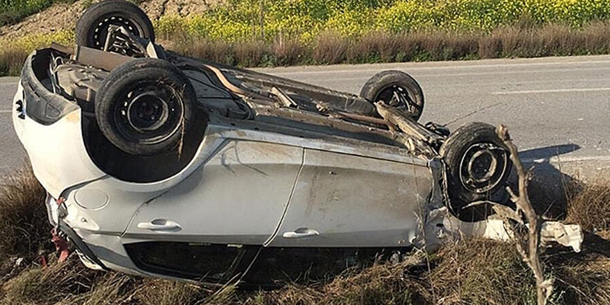 Yoldan çıkıp takla attı