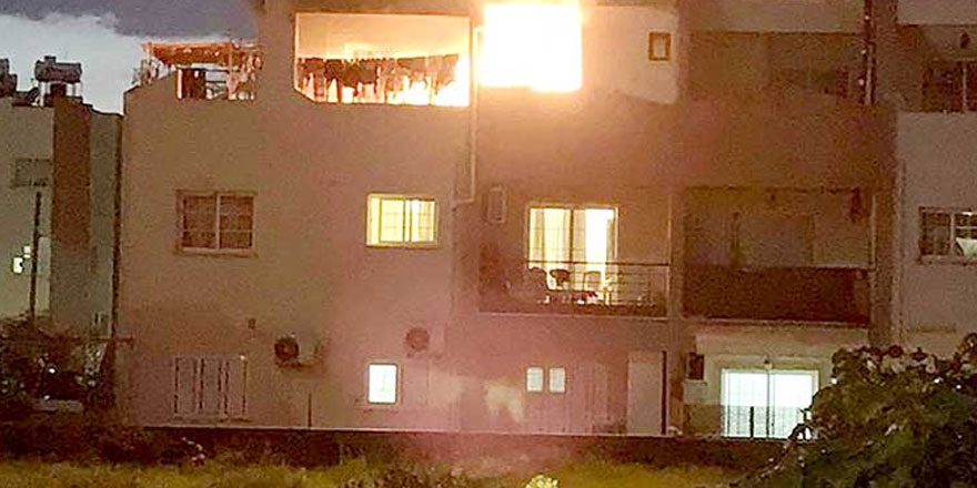 Balkona bırakılan küller yangın çıkardı