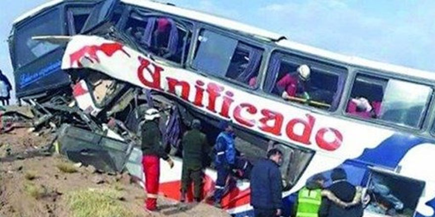 Bolivya'da otobüsle kamyon çarpıştı: 22 ölü