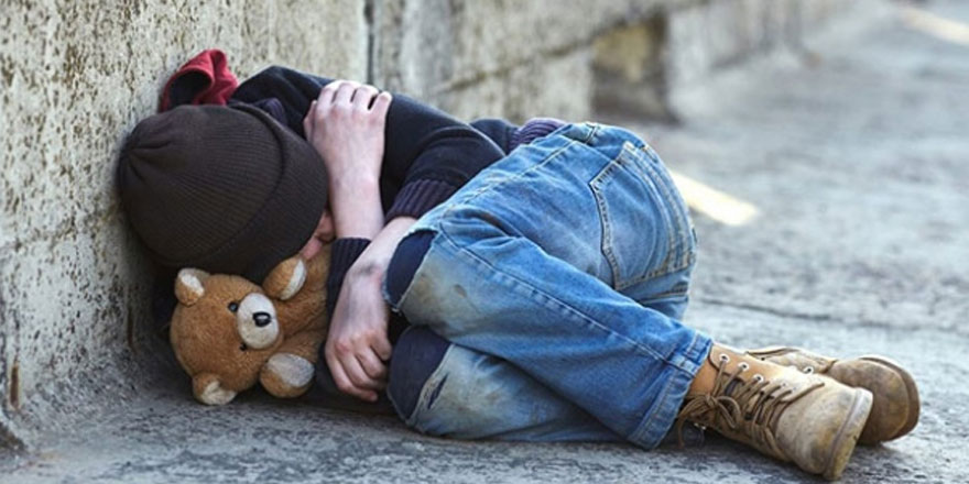 İngiltere'de yoksulluk içindeki çocuk oranının rekor seviyeye ulaşma tehlikesi